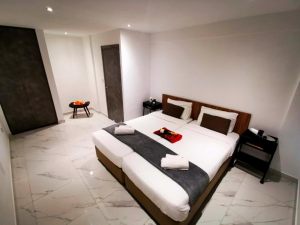 Nissi Adonis Suites